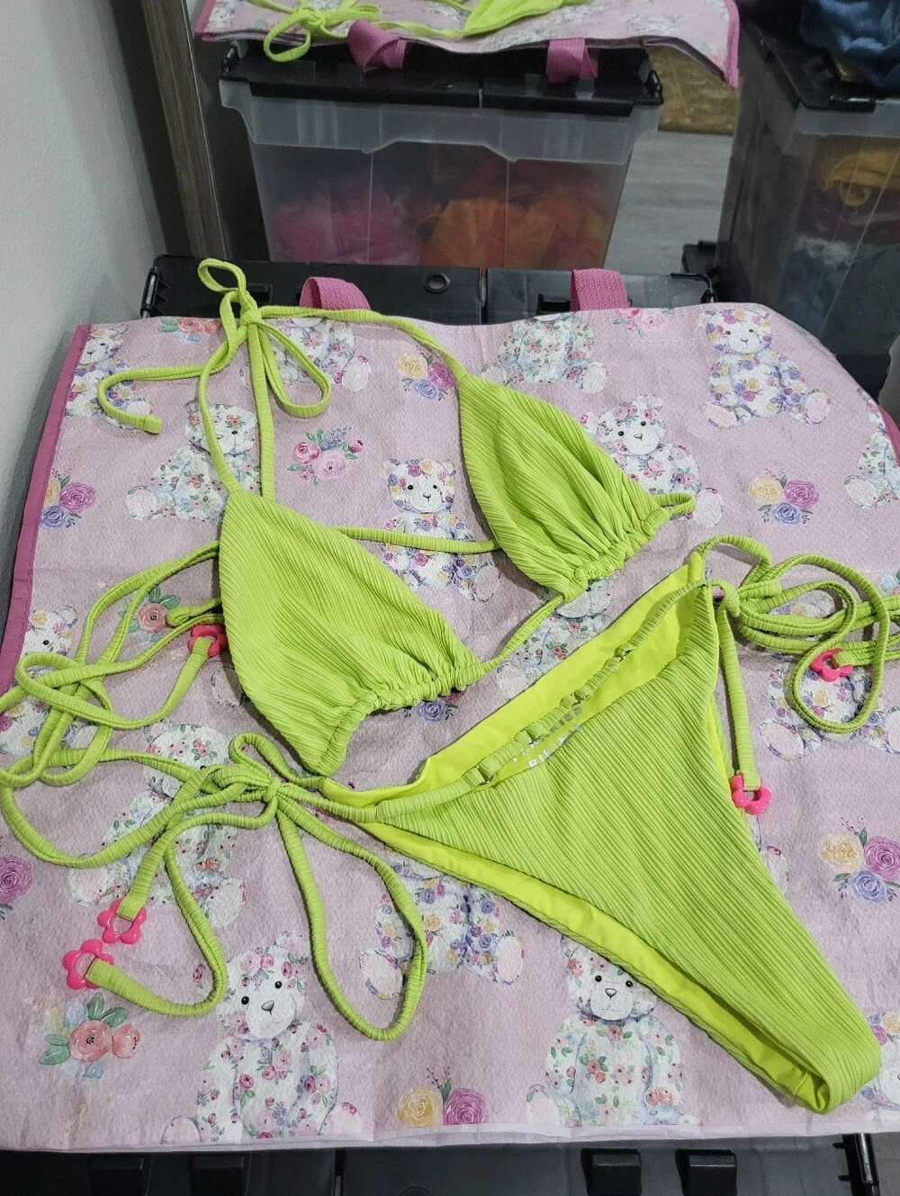 NWOT Frankie's Bikinis Lime Kiwi Green Set - Size Medium